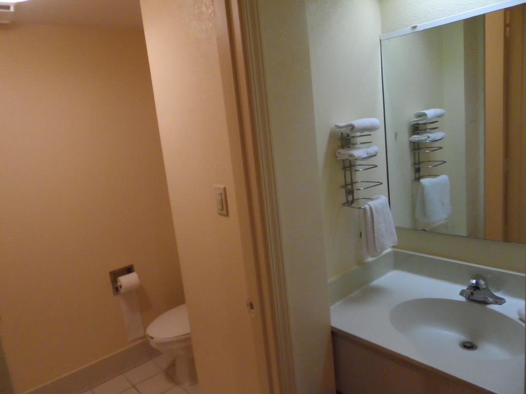 Hotel Americas Value East Evansville
